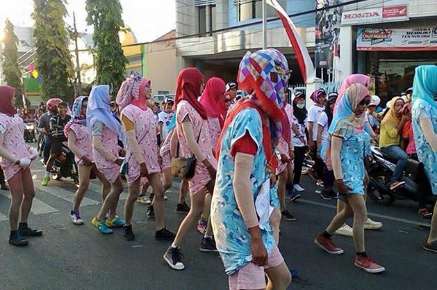 Media Malaysia Kritik Demo Berjilbab Pamer Paha di Indonesia