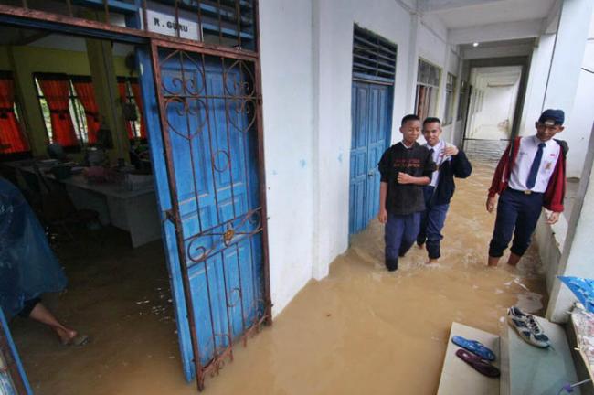 Duh, SMPN 28 Taman Raya Kembali Terendam Banjir