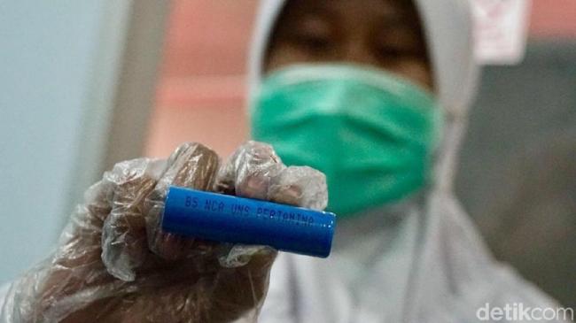 Pertamina dan UNS Produksi Baterai Sepeda Motor Listrik Indonesia