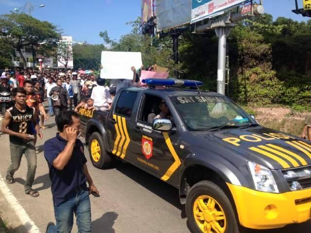 Ribuan Warga Ruli Baloi Kolam Demo Turun ke Jalan