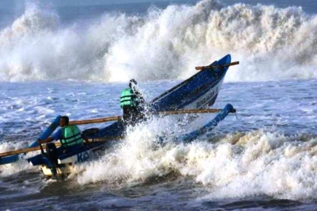 BMKG Prediksi Hujan dan Gelombang Laut Tinggi Bakal Landa Karimun