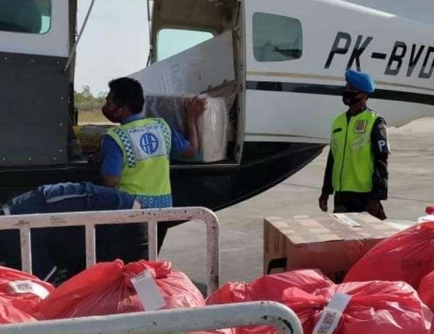KPU Bintan Kirim Logistik Pilkada ke Tambelan Pakai Pesawat