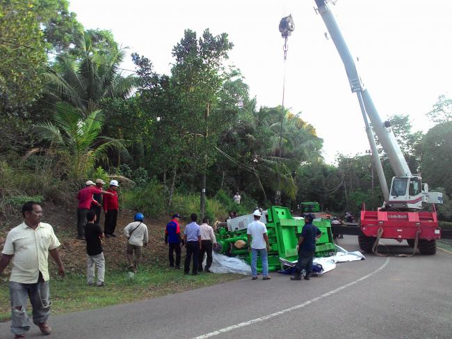 Mesin Pembangkit PLN Jatuh, Warga Kijang Panik dan Berhamburan Keluar Rumah
