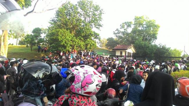 Ribuan Pelamar Serbu PT Sumitomo Batam