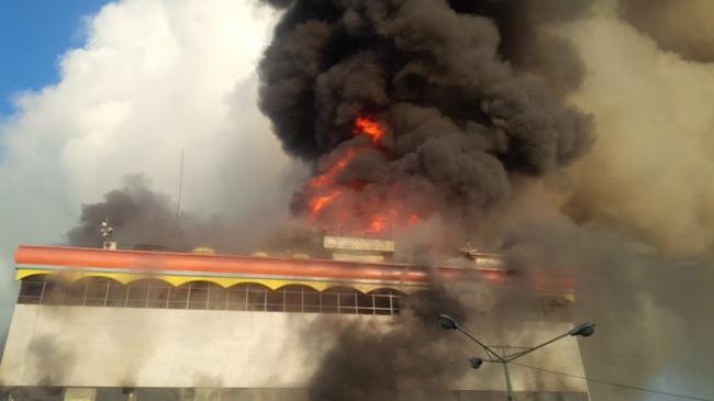 Medan Plaza Terbakar Hebat, Api Diduga Berasal dari Restoran APJ di Lantai Dasar