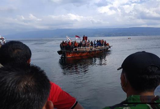 SAR Hentikan Pencarian Korban Kapal Tenggelam di Danau Toba 