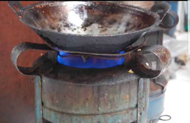Warga Karimun Pakai Solar untuk Bahan Bakar Memasak