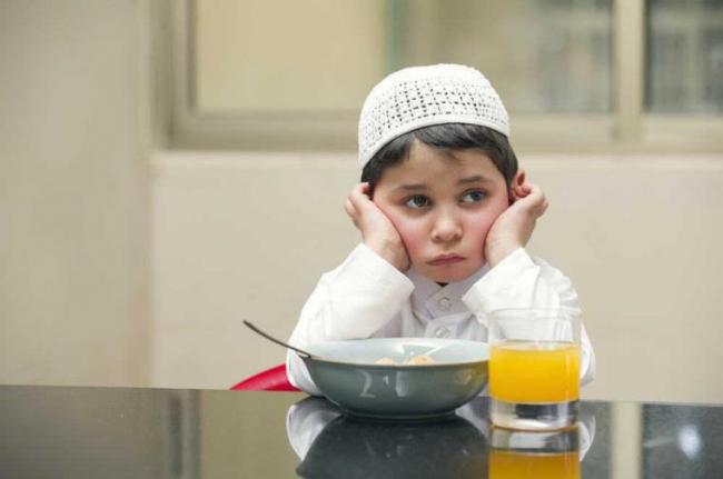 Pertama Kali Mengajarkan Anak Berpuasa, Bagaimana Caranya?