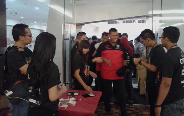 Para Slanker Diperiksa Berlapis Sebelum Konser Slank Reog & Roll Malam Ini
