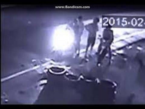 [VIDEO] DOR! Polisi Tembaki Begal Sadis di Jalan Raya. Dua Pelaku Diduga Tewas