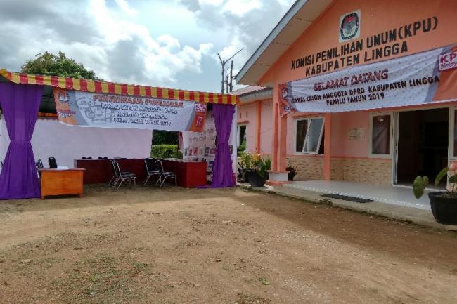 Pendaftaran Bacaleg Hari Pertama di KPU Lingga Sepi