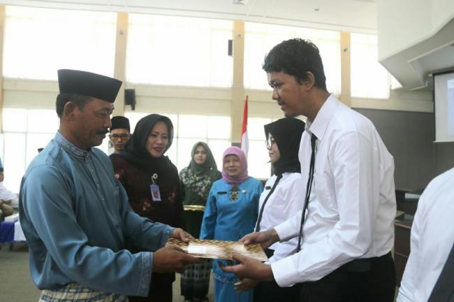 Serahkan SK, Sekda Bintan Ingatkan 194 CPNS Terkait Hal Ini