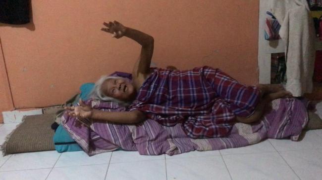 Nenek Asnar Terseret Air Bah Saat Tembok Pembatas Apartemen Pollux Ambruk