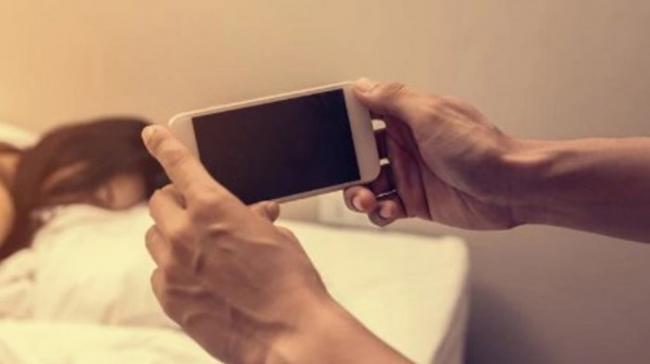 Putus Cinta, Pria 19 Tahun di Pinang Kirim Foto Mesum ke Abang Mantan