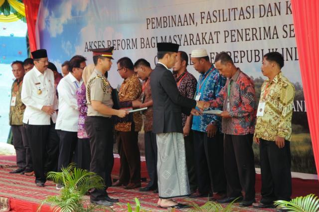 Jokowi Mulai Bagikan 1.158 Sertifikat dari Target 7 Juta
