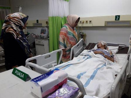 Semakin Membaik, Elandra Teteskan Air Mata Saat Dibesuk