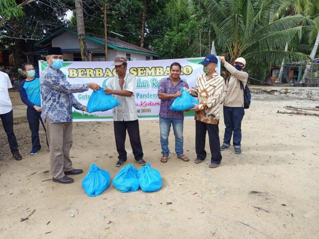 PWNU dan Yayasan Pancaran Serahkan Bantuan di 4 Desa Kecamatan Galang
