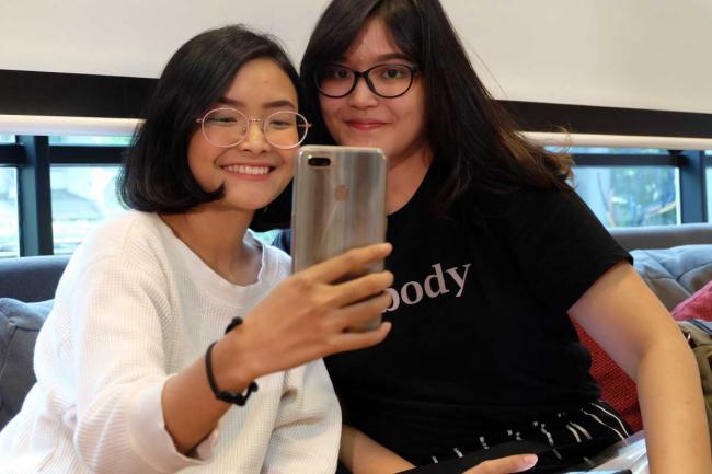 Ponsel Ini Bisa Memblokir Remaja yang Ingin Mengambil Selfie Telanjang