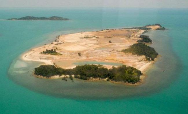 Pulau Patah Karimun Menunggu Tenggelam Dihantam Tambang Pasir