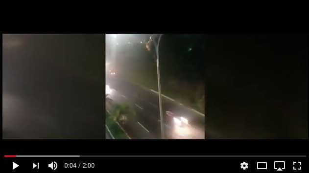 VIDEO: Pria Gantung Diri di Tiang Penerangan lampu Jalan Tol