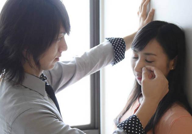 Pebisnis Ini Raup Untung dari Tangisan Wanita, Gimana Caranya?