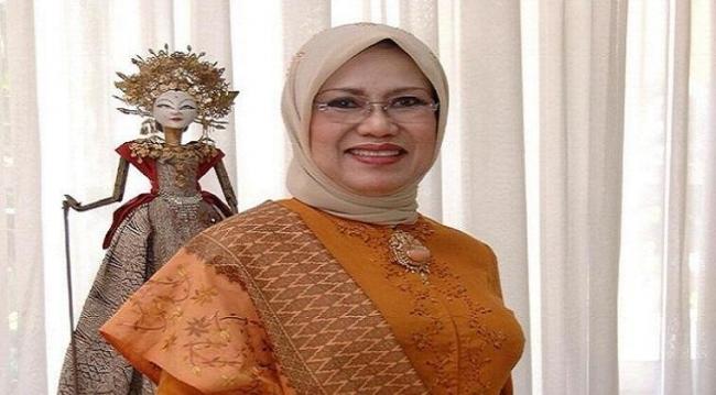 Istri Jusuf Kalla Berkunjung, dan Tanam Bakau di Batam