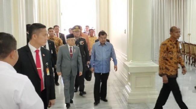 Maruf Amin Tak Bersarung saat Pertama Berkantor di Istana Wapres