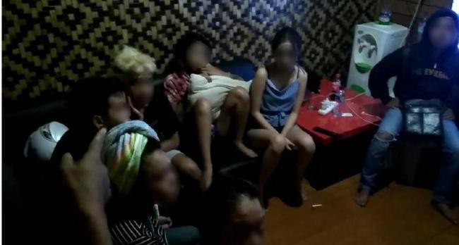 Duh, Muncikari Prostitusi Online di Garut Jual 2 Putrinya ke Tamu