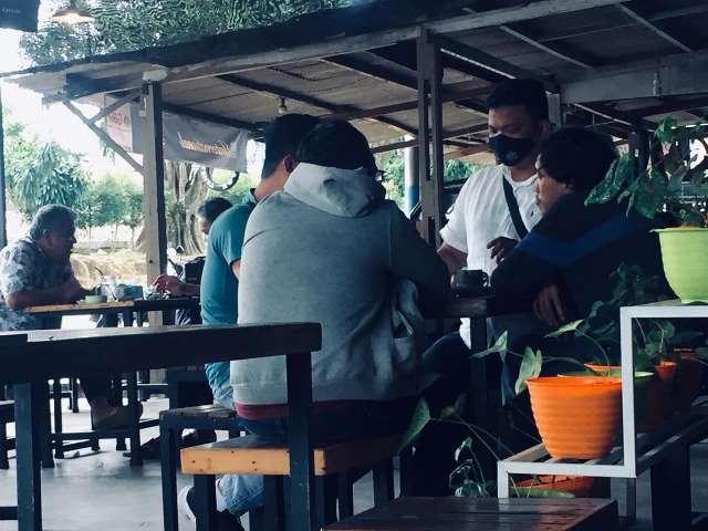 Isap Lintingan Mencurigakan, Dua Pria Tanjungpinang Diciduk Polisi saat Asyik Ngopi