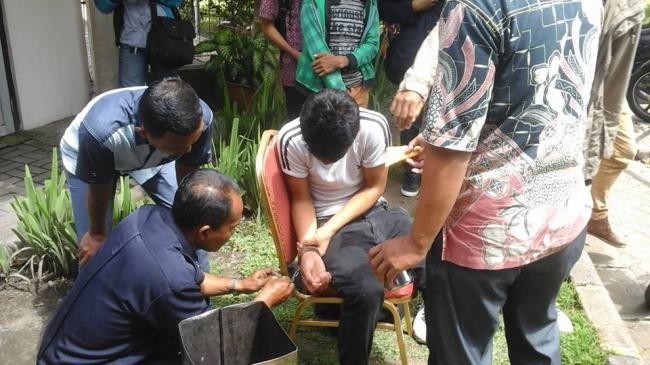Foto-foto Pencuri Helm yang Tertangkap di Politeknik Negeri Batam
