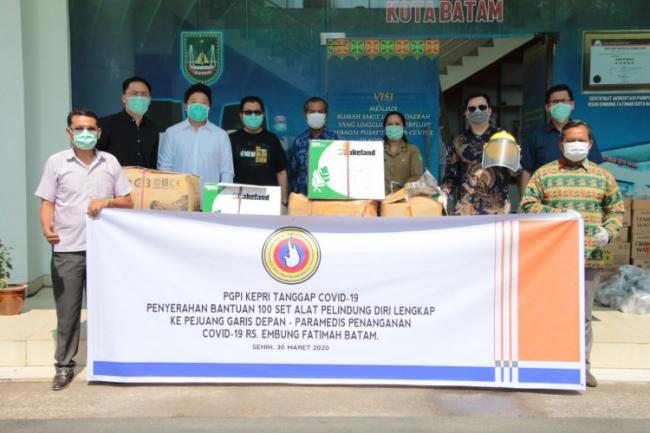 PGPI Kepri Sumbangkan APD untuk Tenaga Medis