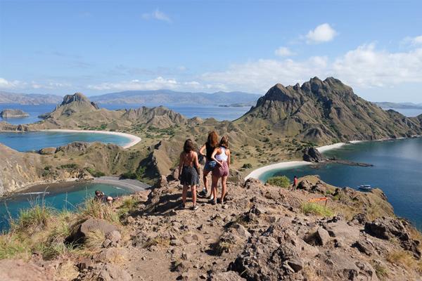 Wow, 13 Camper Asal Jerman Singgah di Labuan Bajo