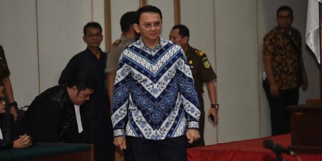 Hakim Perintahkan Ahok Ditahan