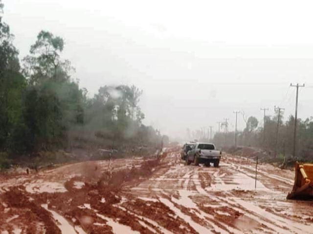 Jalur Lintas Kelarik-Batubi Natuna Mirip Sirkuit Offroad Kala Musim Hujan