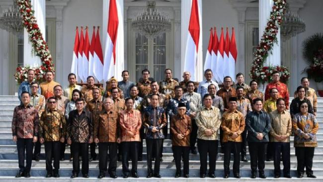 Reshuffle Menteri: Sri Mulyani-Luhut Jadi Sorotan