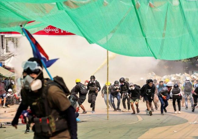 Ribuan Penduduk Myanmar Kabur ke Thailand