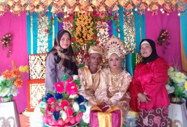 Foto-foto Kebahagian Pasangan Pengantin di Lingga yang Bikin Heboh