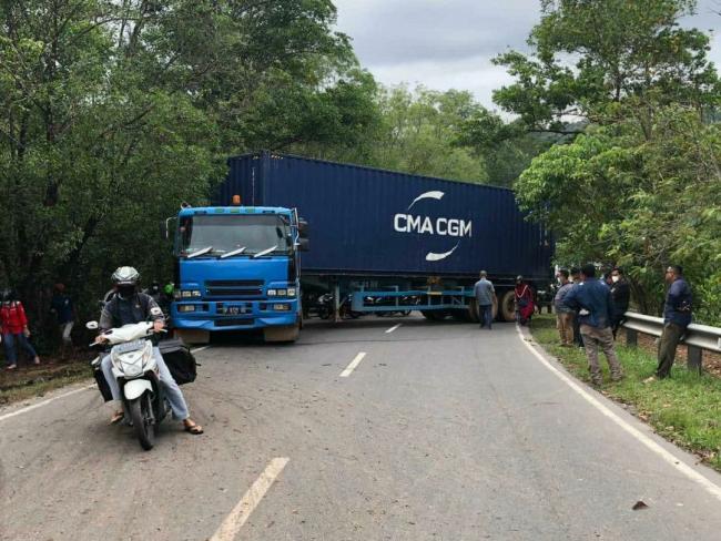 Tanjakan Tiban-Southlink Macet Parah Gegara Kontainer Mogok