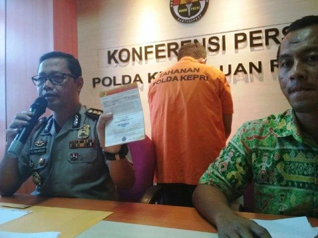 Pekerjakan 65 PSK, Germo Prostitusi Online Diringkus di Karawang