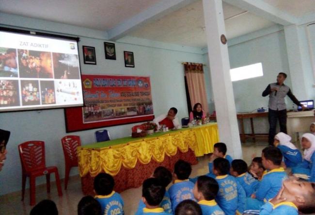 Kepri Diserbu Narkoba, Polres Karimun Lakukan Sosialisasi pada Murid SD