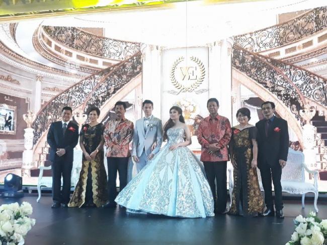 Pernikahan Wisandy dan Elizabet Dihadiri Para Pejabat Kepri