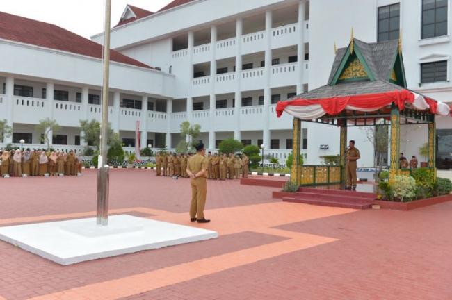 Isdianto Minta Pegawai Tunjukan Pengabdian Terbaik untuk Masyarakat