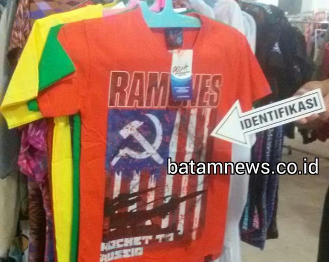 Baju Kaus Berlogo Palu Arit di Natuna Dijual Rp40 Ribu per Helai