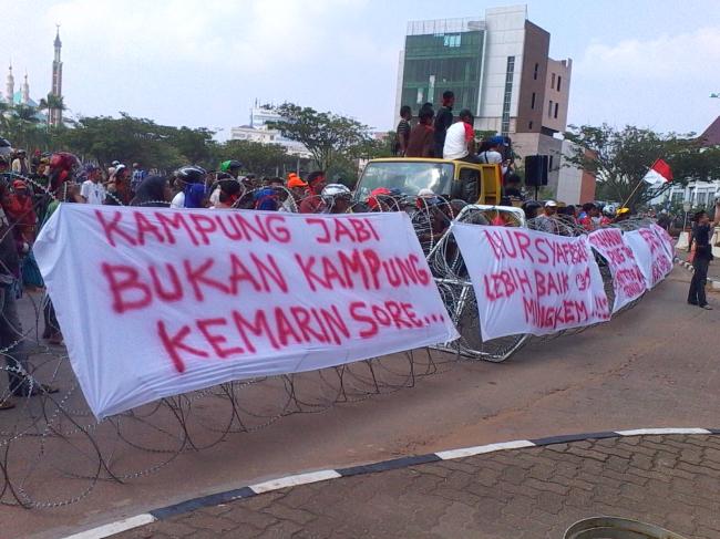 Ratusan Massa Kampung Jabi Cari Deputi IV BP Batam Nur Syafriadi