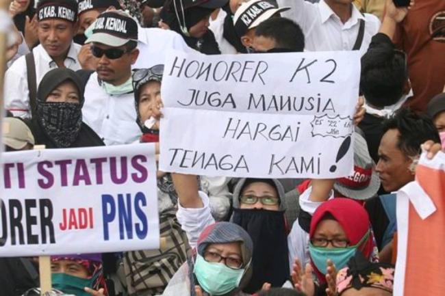 Pemerintah akan Angkat Guru Honorer Jadi PNS?
