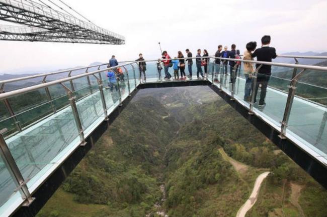 China Bangun Wisata "Jalan Langit"
