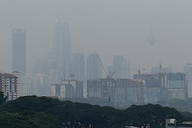 Malaysia dan Singapura Waspadai Kabut Asap dari Indonesia