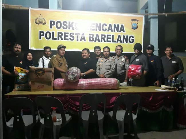Laskar Melayu dan Brimob Bantu Korban Puting Beliung Renovasi Rumah
