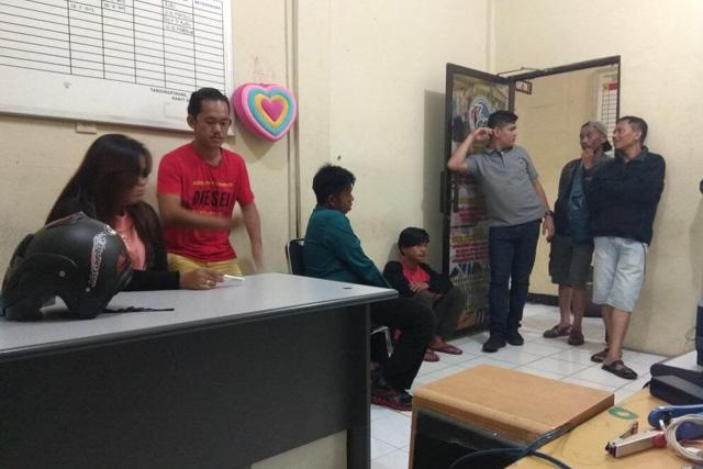 Razia Narkotika, 4 Orang Pengunjung Karaoke Cosmos Diamankan