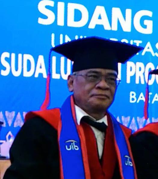 Jurnalis Senior Tempo di Batam Raih Gelar Magister Hukum